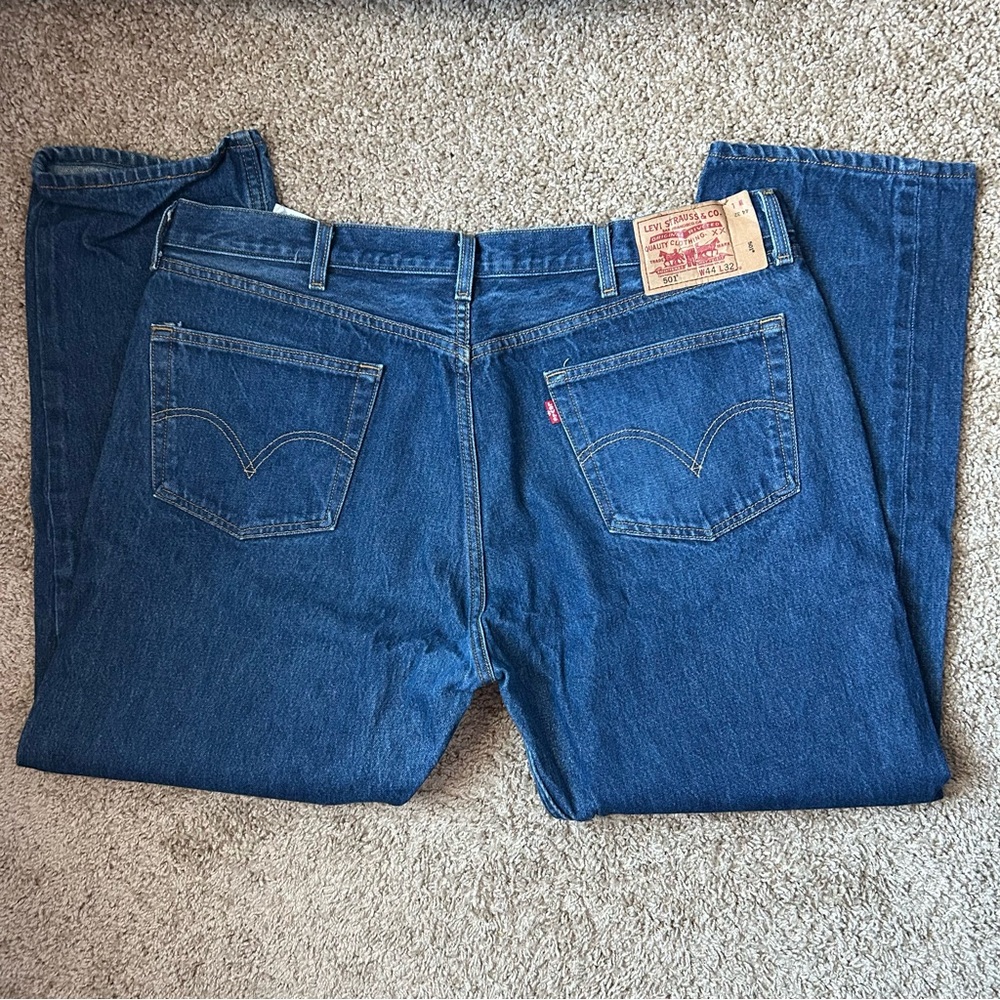 Men’s Levi’s 501 Med Wash Original Fit Button Up Fly Denim Jeans Size 44x32 |C71